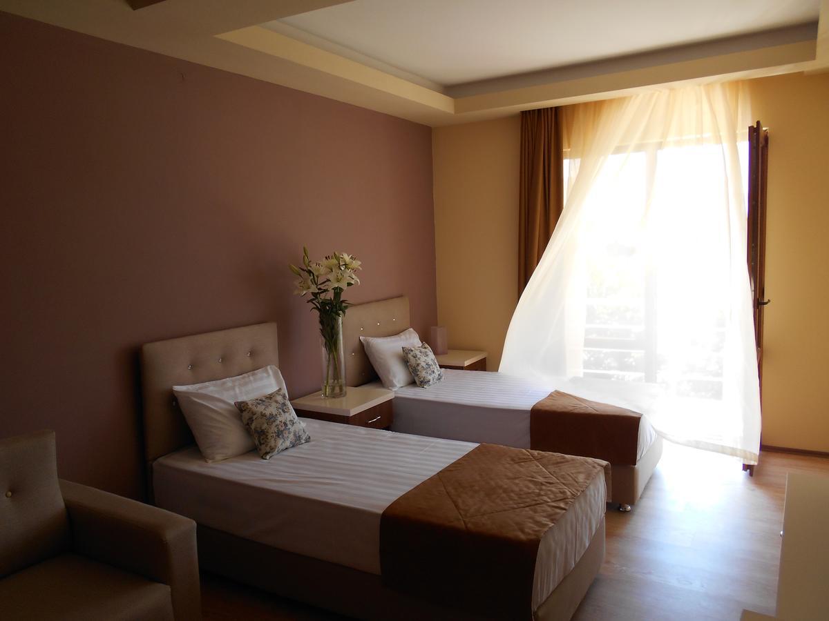 Hotel Amrita Soechoemi Buitenkant foto