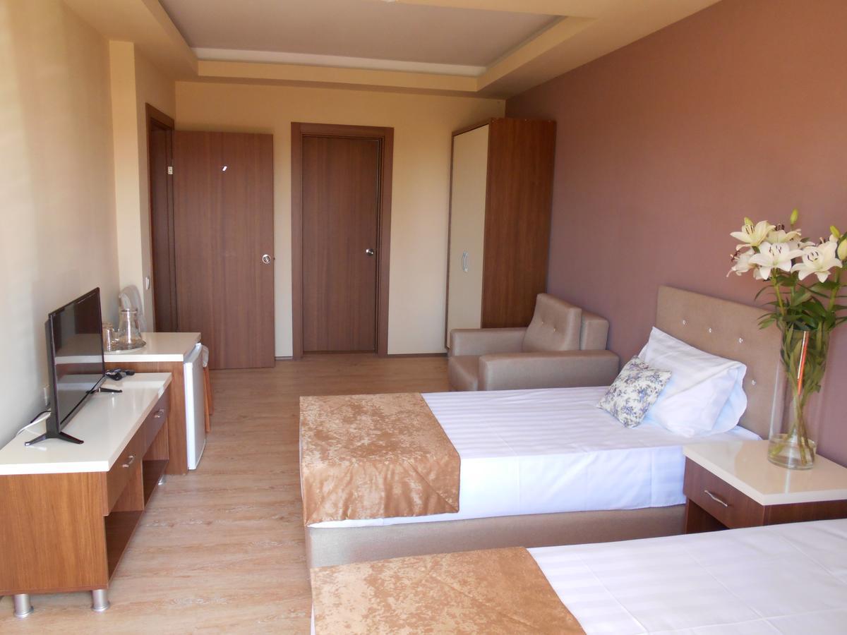 Hotel Amrita Soechoemi Buitenkant foto